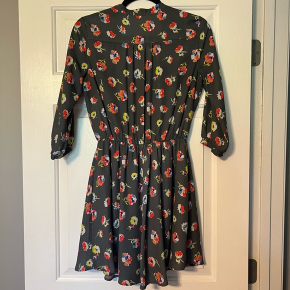 Small lush brand floral wrap grey gray dress lined colorful v neck sleeve - Picture 10 of 10